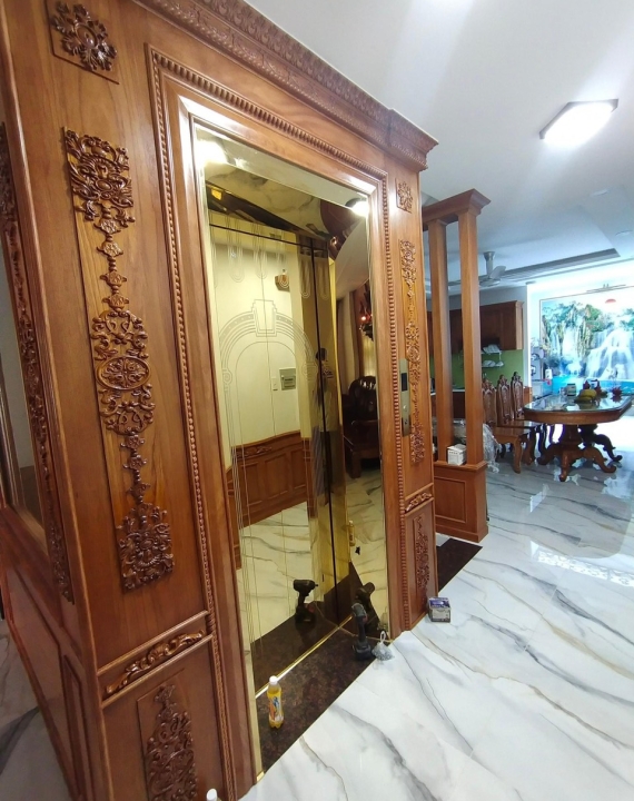 Thang máy phối viền gỗ sang trọng